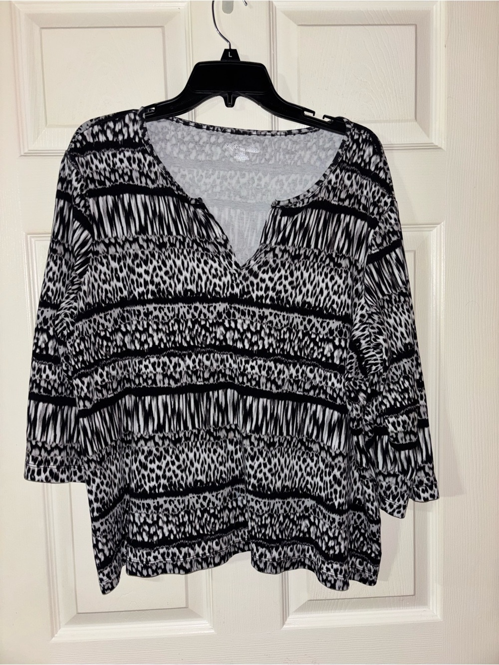 Kim Rogers Black & White Patterned V-Neck Blouse